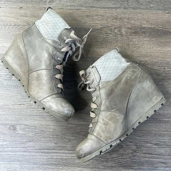 Merrell Womens Wedgetarian Lexi Taupe Grey Leather Hiking Style Boots, size 10.5 - Picture 2 of 12